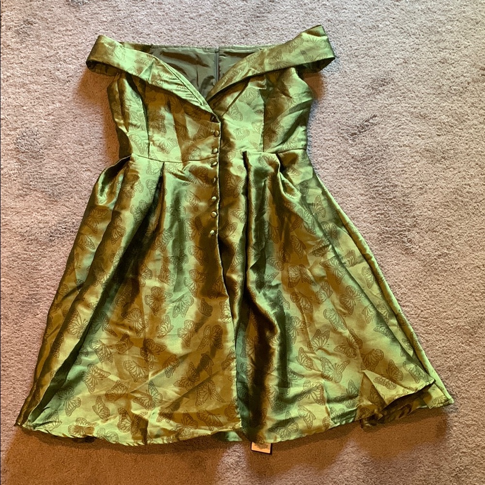 Elegant Green Off-Shoulder Dress